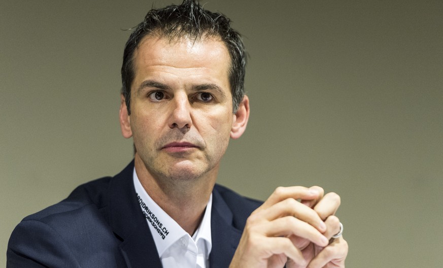 Sportchef Sven Leuenberger waehrend einer Medienkonferenz des SC Bern in der PostFinance Arena in Bern am Mittwoch, 18. November 2015. (KEYSTONE/Dominic Steinmann)