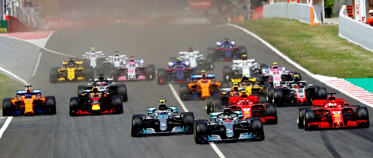 epa06733059 British Formula One driver Lewis Hamilton (C-R) of Mercedes AMG GP leads the pack during the Formula One Grand Prix of Spain at the Circuit de Barcelona-Catalunya race track in Montmelo, o ...