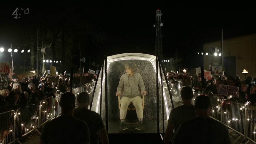 Szene aus «White Bear», einer totalen «Black Mirror»-Alptraumfolge.