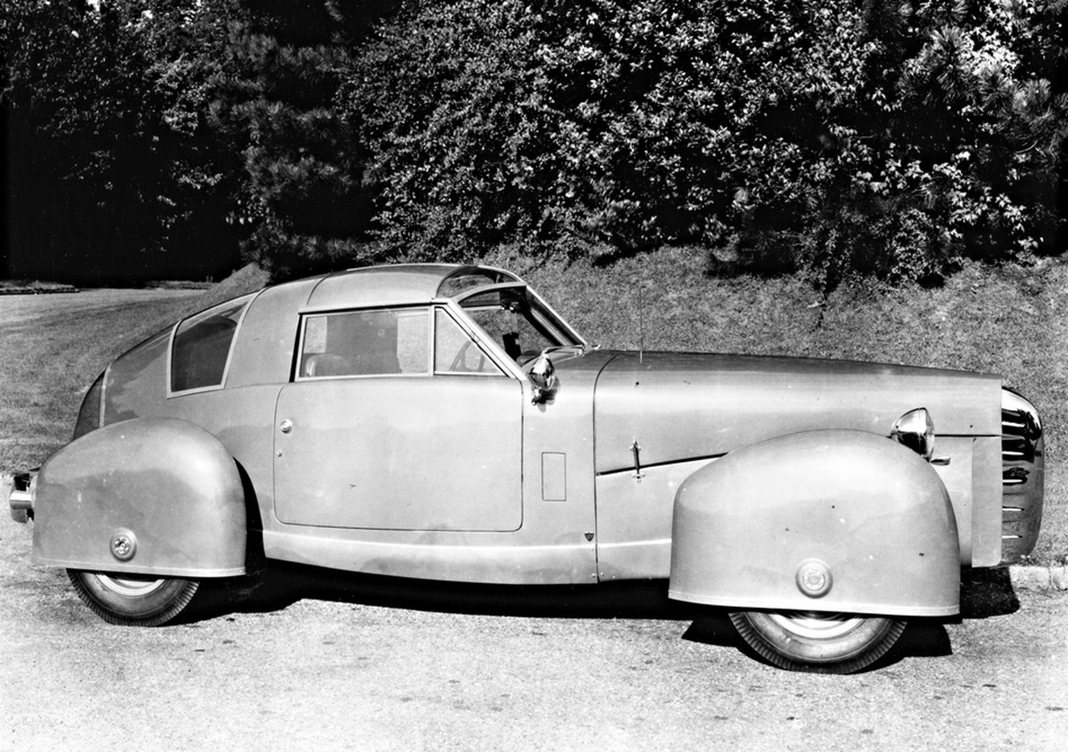 1948 Tasco was made under a short-lived brand called The American Sports Car Company 
https://www.flickr.com/photos/autohistorian/20986424718