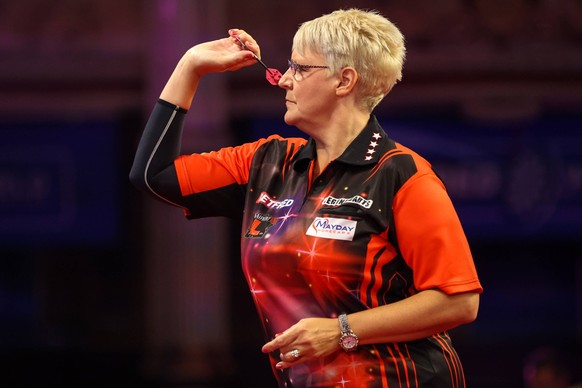 Darts Women s World Matchplay Lisa Ashton during the Betfred Women s World Matchplay Darts 2022 at Winter Gardens, Blackpool, United Kingdom on 24 July 2022. Editorial use only PUBLICATIONxNOTxINxUK , ...