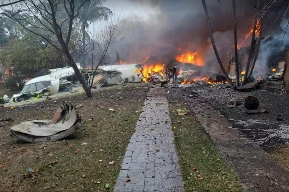 Vingt-quatre corps ont déjà été extraits des débris de l'avion qui s'est écrasé vendredi à Vinhedo.