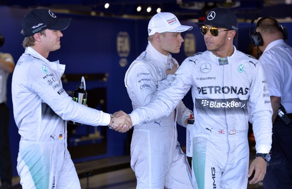 Rosberg gratuliert seinem Teamkollegen.