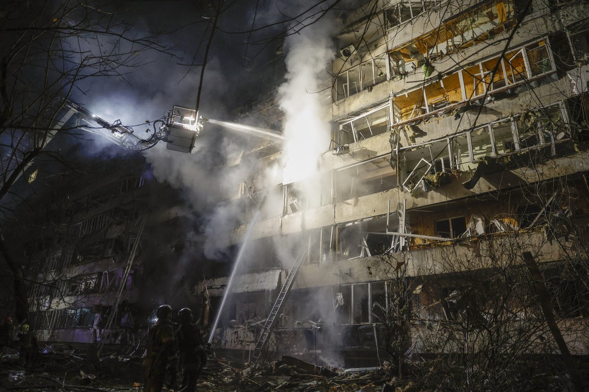 epa13308230 epa13302051 Ukrainian rescuers work at the site of a Russian missile strike on a residential building in Kyiv, Ukraine, 14 October 2026, amid the ongoing Russian invasion. At least one per ...