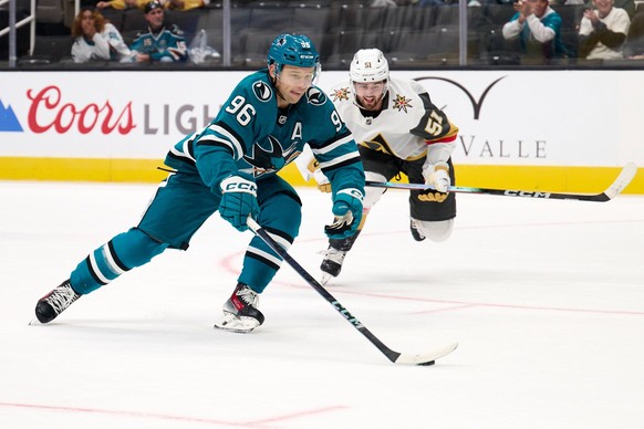 NHL, Eishockey Herren, USA Preseason-Vegas Golden Knights at San Jose Sharks Sep 21, 2025 San Jose, California, USA San Jose Sharks center Philipp Kurashev 96 controls the puck against Vegas Golden Kn ...
