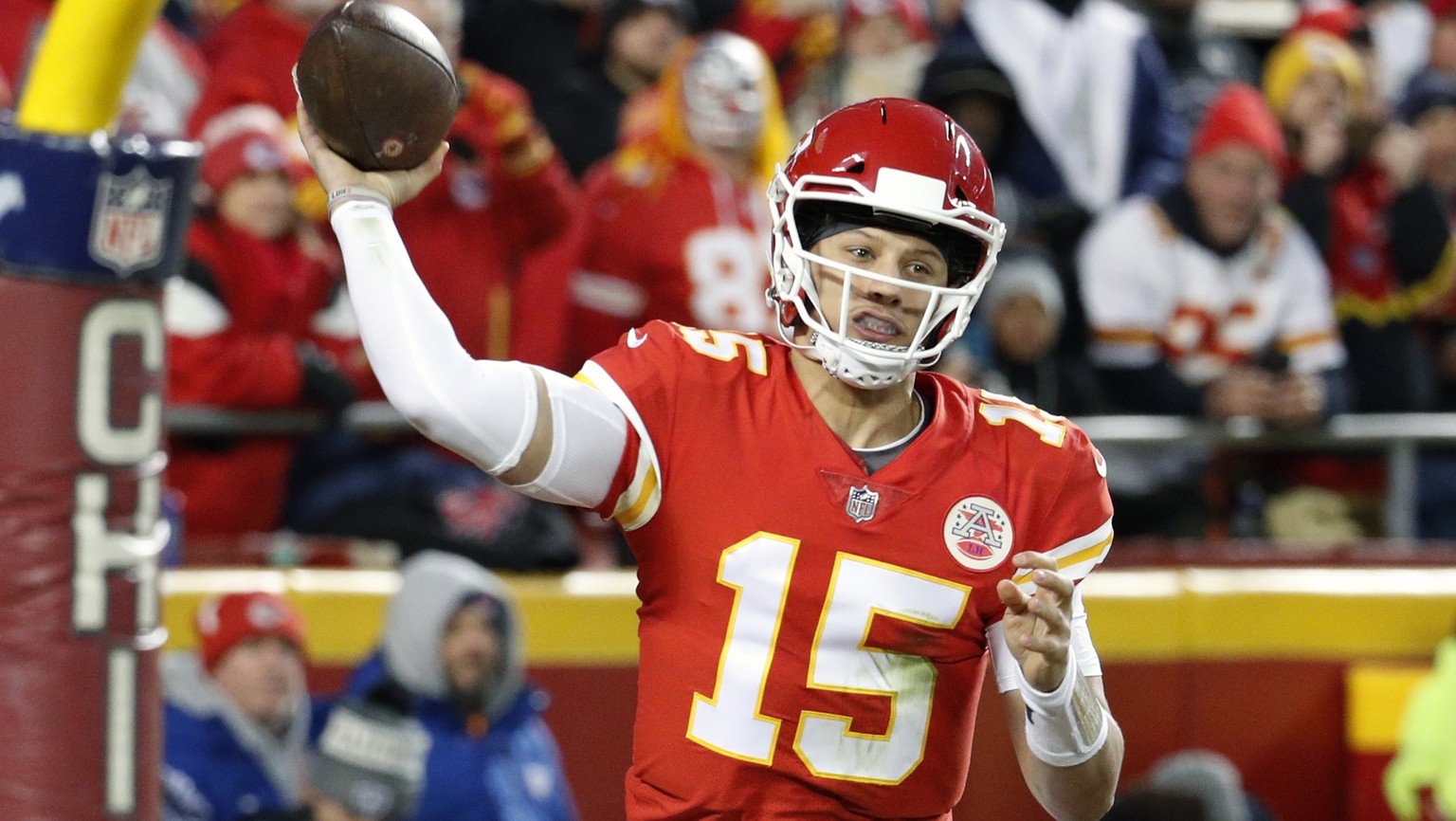 Kansas City Chiefs quarterback Patrick Mahomes (15) throws a touchdown pass to wide receiver Demarcus Robinson, unseen, during the second half of an NFL football game against the Oakland Raiders in Ka ...