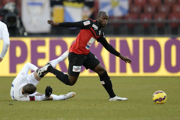 28.02.2015; Zuerich; Fussball Super League - FC Zuerich - FC Aarau; Igor Nganga (R, Aarau) gegen Yassine Chikhaoui (Nick Soland/freshfocus)