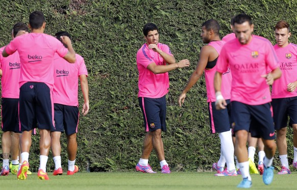 Luis Suarez trainiert mit Xavi und Co.