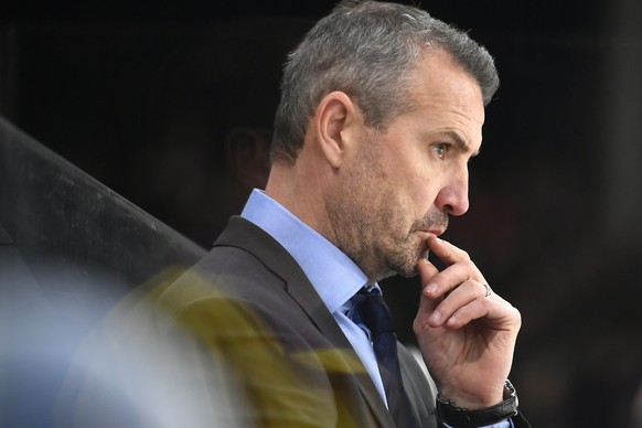 Der Zuercher ZSC Coach Serge Aubin beim Eishockeyspiel der National League ZSC Lions gegen den HC Fribourg-Gotteron im Zuercher Hallenstadion am Sonntag, 23. Dezember 2018. (KEYSTONE/Walter Bieri)