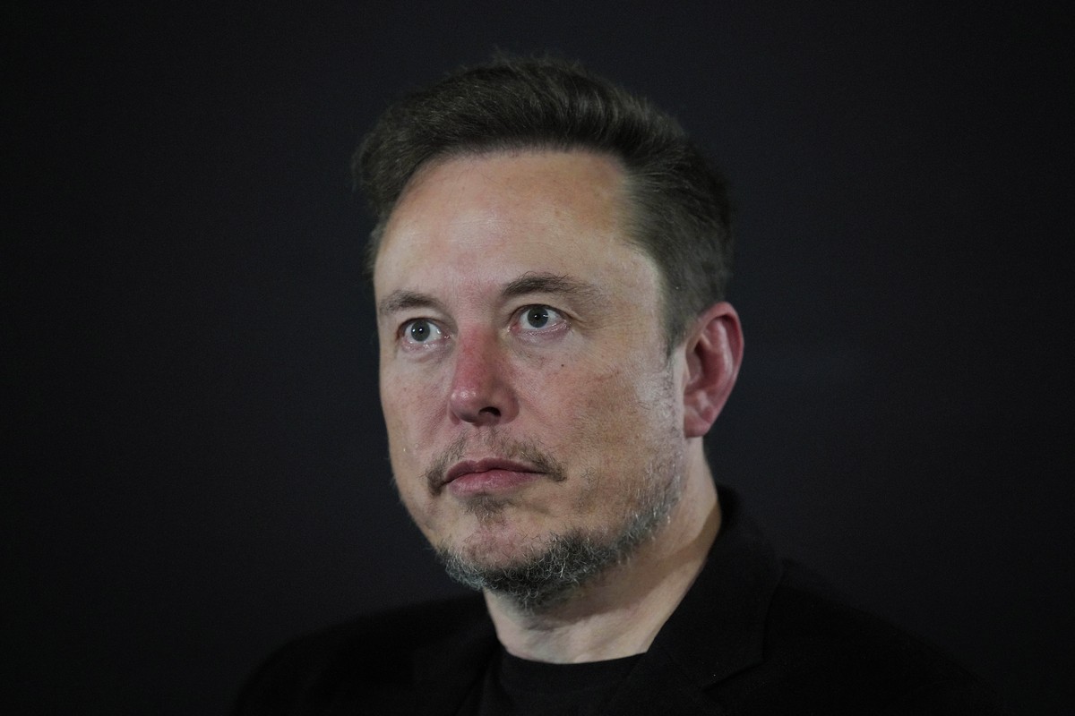 FILE - Tesla and SpaceX's CEO Elon Musk looks on, during an in-conversation event with Britain's Prime Minister Rishi Sunak at Lancaster House in London, Thursday, Nov. 2, 2023. Former CNN r ...