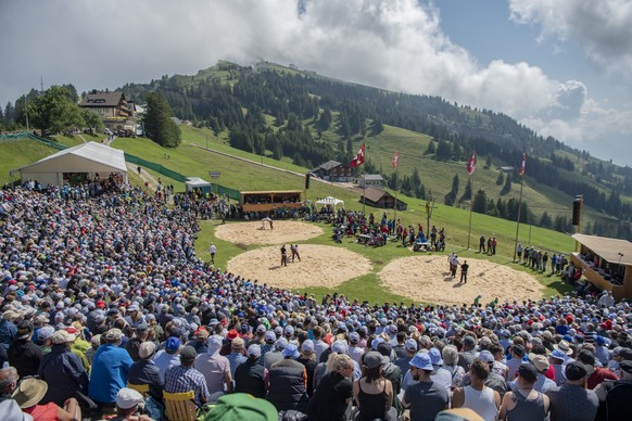 ARCHIVBILD ZUR ERLAUBNIS VON VERANSTALTUNGEN MIT MEHR ALS 1000 PERSONEN AB OKTOBER DURCH DEN BUNDESRAT, AM MITTWOCH, 12. AUGUST 2020 - Die Schwingerarena beim traditionellen Schwing und Aelplerfest au ...