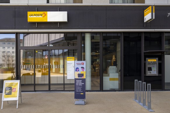 ARCHIV -- ZUR MELDUNG SCHWEIZERISCHE POST SCHLIESST FILIALEN STELLEN WIR IHNEN FOLGENDES BILDMATERIAL ZUR VERFUEGUNG - Eine Filiale der Post am Place de la Poste in Delemont, am Dienstag, 26. Maerz 20 ...
