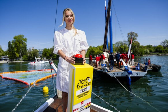 Marion Rousse, directrice du Tour de France Femmes, pose a bord de la barque "La Vaudoise" lors d'une conference de presse a 100 jours du Grand Depart du Tour de France Femmes en Suisse ...