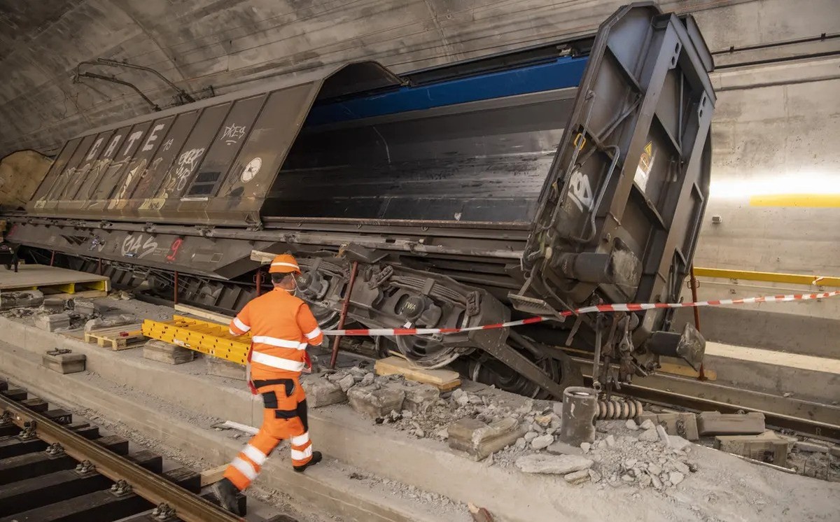Die Entgleisung des Güterzugs mit dreissig Wagen am 10. August 2023 im Gotthard-Basistunnel hinterliess eine Spur der Verwüstung.