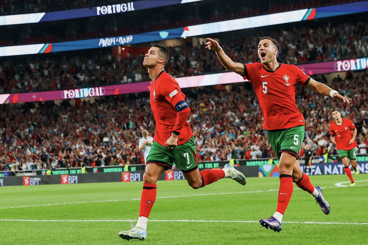 epa11593731 Cristiano Ronaldo of Portugal celebrates after scoring the 2-1 goal during the UEFA Nations League Group A soccer match between Portugal and Scotland in Lisbon, Portugal, 08 September 2024 ...