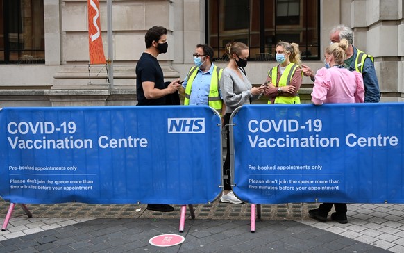 epa09288362 People enter a Covid-19 vaccination centre in London, Britain, 20 June 2021. The UK government is pushing on with its vaccination program in its fight against the Indian variant, that cont ...