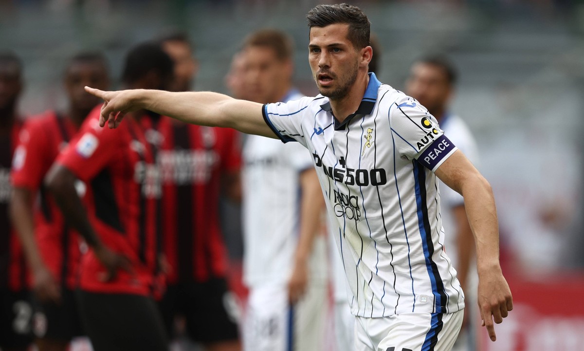 Mandatory Credit: Photo by Francesco Scaccianoce/LiveMedia/Shutterstock 12941503d Remo Freuler Atalanta BC gestures italian soccer Serie A match AC Milan vs Atalanta BC, San Siro stadium, Milan, Italy ...