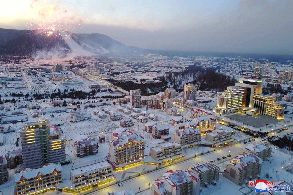 epa08040324 A photo released by the official North Korean Central News Agency (KCNA) shows a general view over Township of Samjiyon County during a ribbon-cutting ceremony in Samjiyon County, North Ko ...