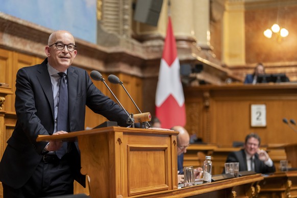 Gregor Rutz, SVP-ZH, spricht zur Debatte um die Initiative &quot;200 Franken sind genug&quot; (SRG-Initiative) an der Sommersession der Eidgenoessischen Raete, am Montag, 2. Juni 2025 im Nationalrat i ...