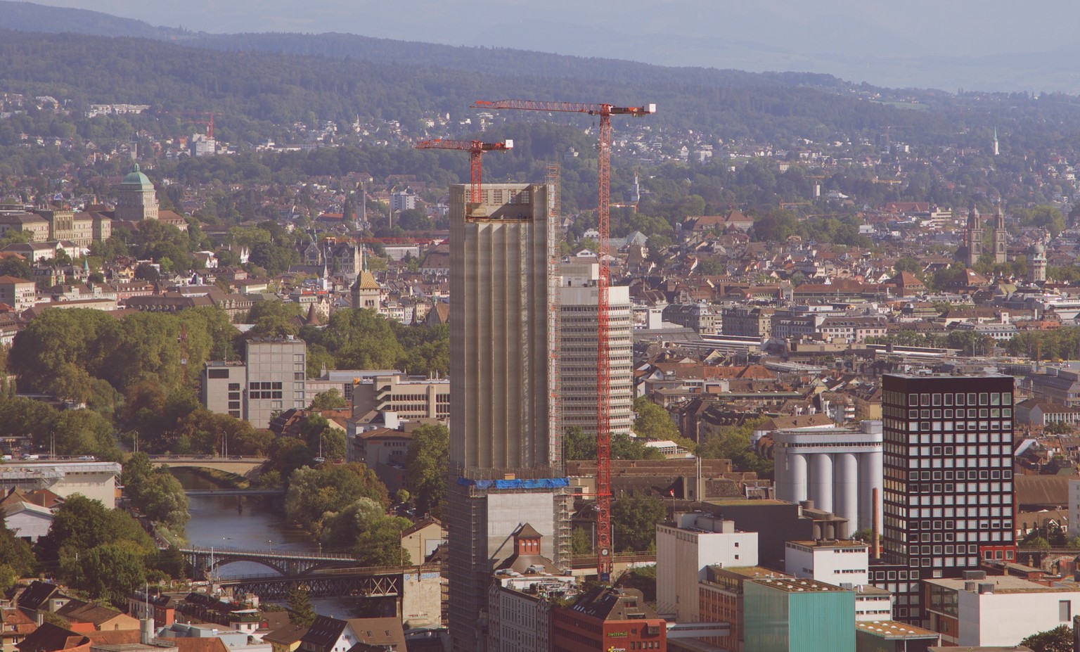 Der 118 Meter hohe Swissmill Tower im Zürcher Industriequartier.