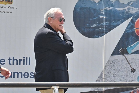 Ted Jorgensen, Jeff Bezos Father At Venice Airport - Italy Ted Jorgensen Jeff Bezos father arriving at Venice airport ahead of Jeff Bezos wedding in Venice on June, 25, 2025. Photo by Julien Reynaud/A ...