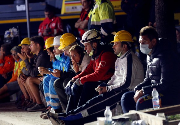 Rescue workers take a rest following an earthquake in Amatrice, central Italy, August 24, 2016. REUTERS/Ciro De Luca