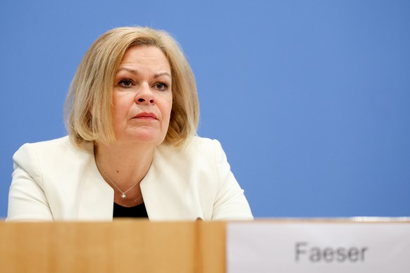 epa12004528 German Interior Minister Nancy Faeser attends a press conference at the federal press conference (Bundespressekonferenz) in Berlin, Germany, 02 April 2025. Together with Federal Criminal P ...