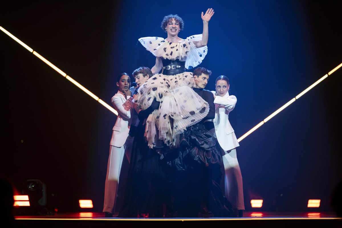 Nemo performs at the award ceremony of the Swiss Music Awards in Zurich, Switzerland, Wednesday, May 28, 2025. (Ennio Leanza/Keystone via AP)
Nemo Mettler