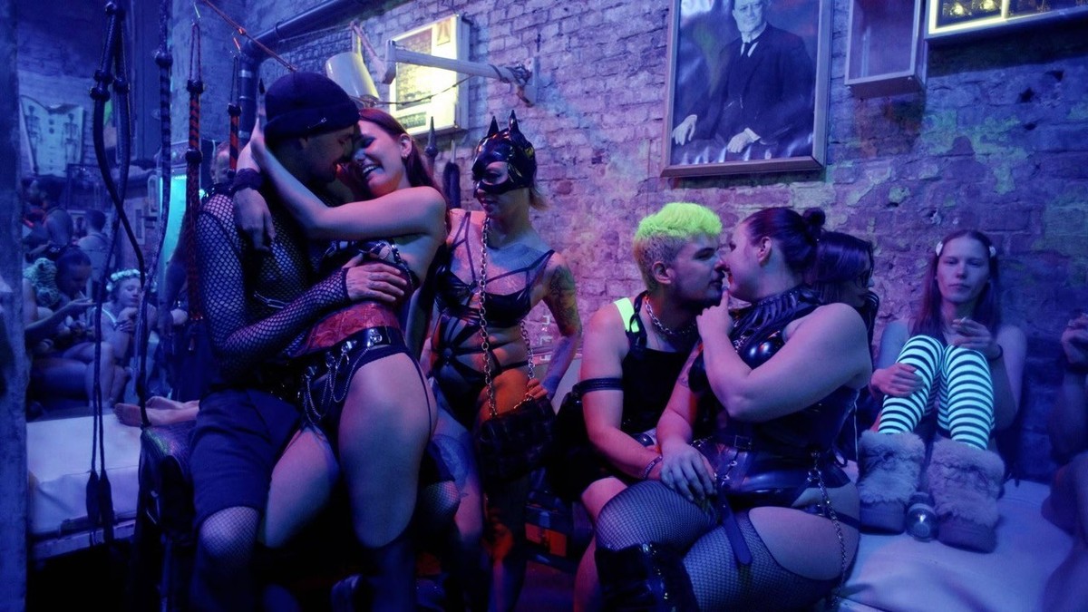 Tenues légères et jeux de domination: le documentaire consacré au KitKat Club de Berlin «One Night at KitKat» dévoile un univers que la plupart des gens ne connaissent pas.