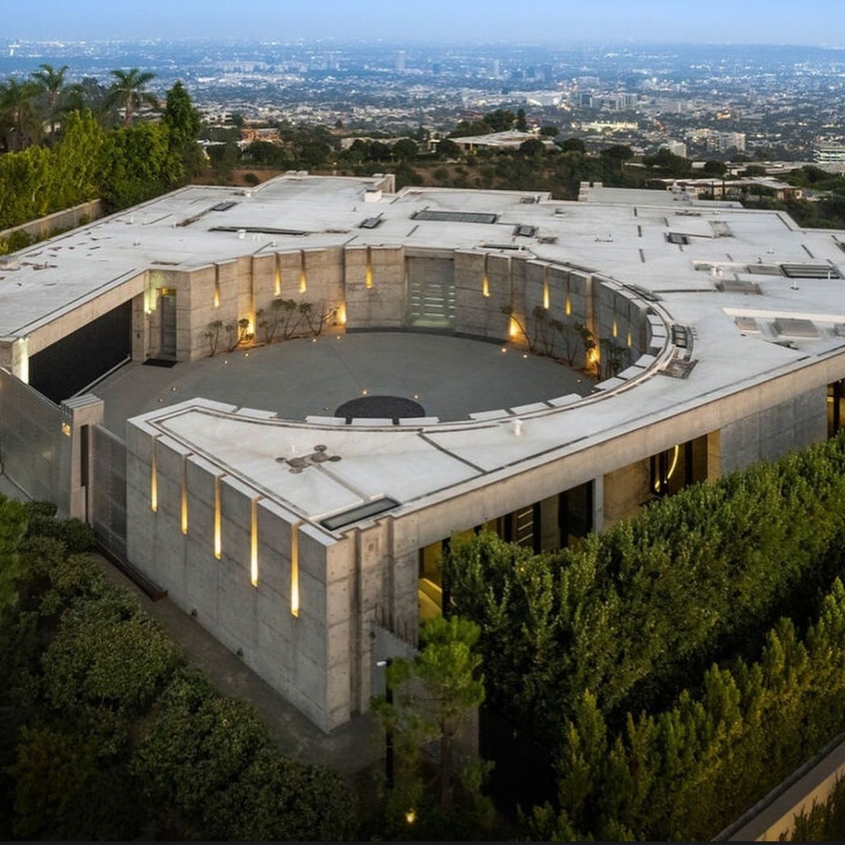 Le fondateur des lunettes Oakley vend son bunker à Los Angeles pour 68 millions de dollars