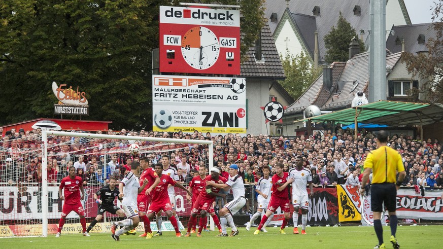 Das Sechzehntelfinal im Schweizer Cup Fussballspiel zwischen dem FC Winterthur und dem FC Basel am Sonntag, 21. September 2014 auf der Schuetzenwiese in Winterthur. (KEYSTONE/Ennio Leanza)