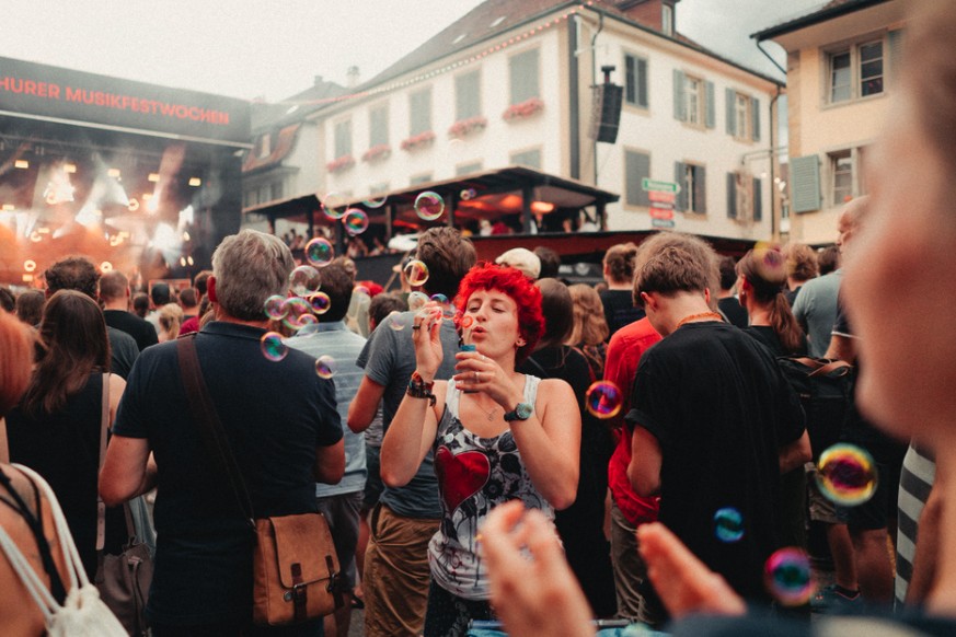 Die Winterthurer Musikfestwochen (bis auf die letzten Tage alles Gratiskonzerte). Da kann man auch mal ausgelassen «oh scho lo loo, miis Wintiii ooh mis Winti» johlen.