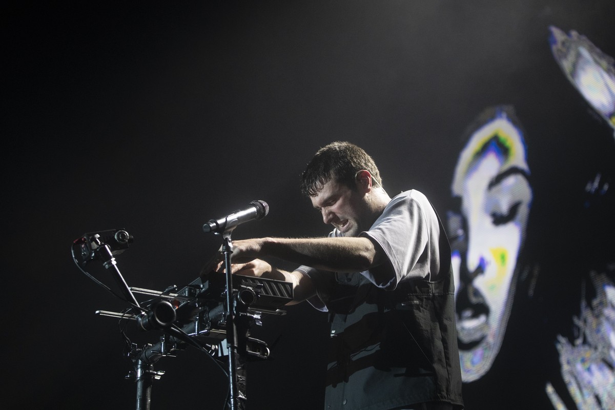 epa10670112 British musician Fred Again performs on the stage during the second day of Primavera Sound Music Festival at the Parc del Forum in Barcelona city, Catalonia, north-eastern Spain, late on 0 ...