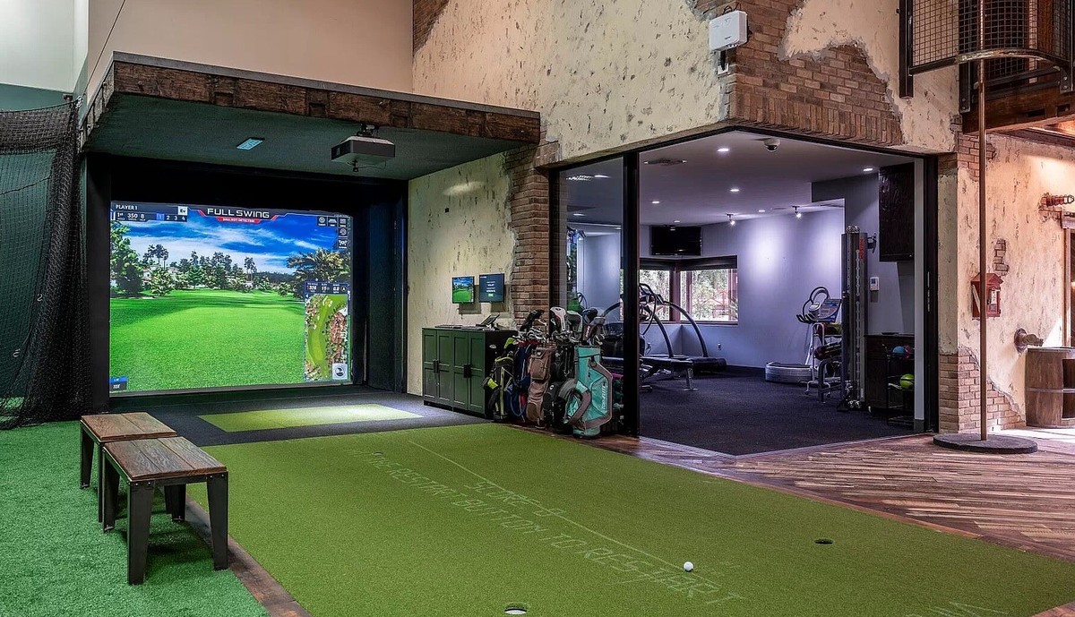 crazy villa mit gokartbahn in gilbert arizona für 20 millionen https://www.zillow.com/homedetails/21423-S-147th-St-Gilbert-AZ-85298/59261224_zpid/