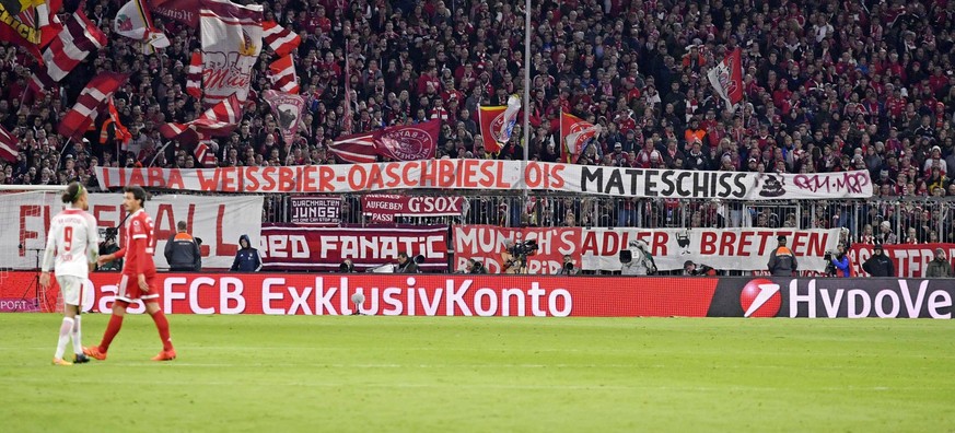 Auch im Fussball sah sich Mateschitz Kritik ausgesetzt: Fans des FC Bayern München mit einem Transparent gegen RB Leipzig und Mateschitz.