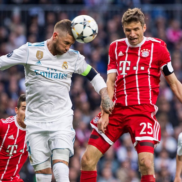 epa06705299 Real Madrid&#039;s defender Sergio Ramos (L) and Bayern Munich&#039;s forward Thomas Mueller (R) during the UEFA Champions League semi finals second leg match between Real Madrid and Bayer ...