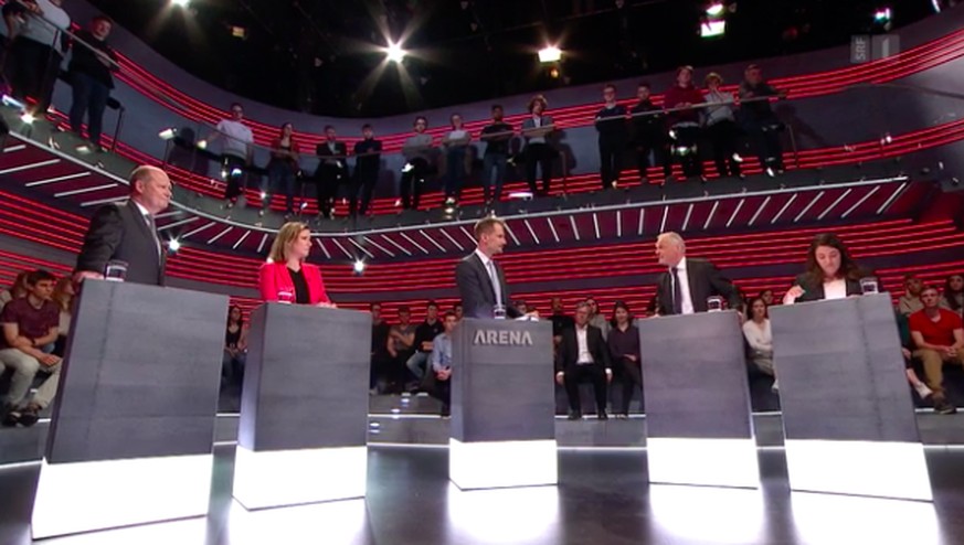 Arbeitgeberverbands-Präsident Valentin Vogt, Christa Markwalder (FDP), Thomas Minder (parteilos) und Juso-Präsidentin Tamara Funiciello mit Moderator Jonas Projer.