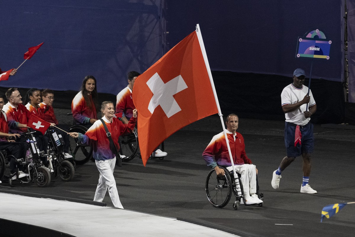 Switzerland's flag-bearers Elena Kratter and Marcel Hug celebrate with Swiss athletes during the opening ceremony of the 2024 Paris Summer Paralympics Games in Paris, France, Wednesday, August 28 ...