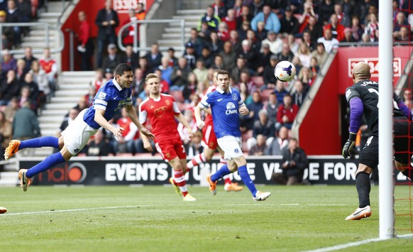 Weil's so schön war: Der Flugkopfball von Antolin Alcaraz zum 0:1 für alle Ewigkeiten im Bild festgehalten.