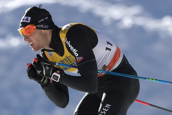 epa05694220 Dario Cologna of Switzerland in action during the Cross Country Skiing Men&#039;s 10 kilometer distance race at the FIS Tour de Ski in Tschierv, Val Muestair, Switzerland, 01 January 2017. ...