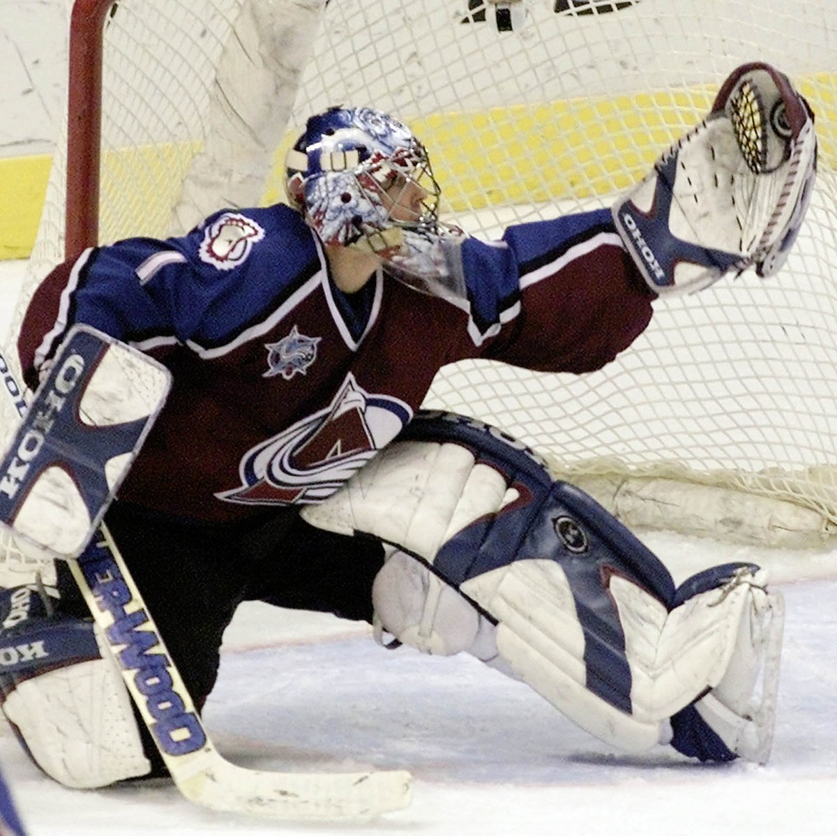 Colorado Avalanche goalie David Aebischer makes a glove save on a slap shot from St. Louis Blues' Al MacInnis in the second period Thursday, March 22, 2001, at the Savvis Center in St. Louis. (KE ...