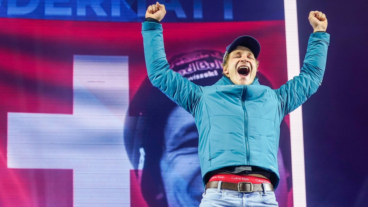 VM i alpint Courchevel og Meribel 2023, utfor for menn Meribel, Frankrike 20230212. Gullvinner Marco Odermatt fra Sveits under medaljeseremonien etter utfor for menn under VM i alpint 2023 i Meribel,  ...