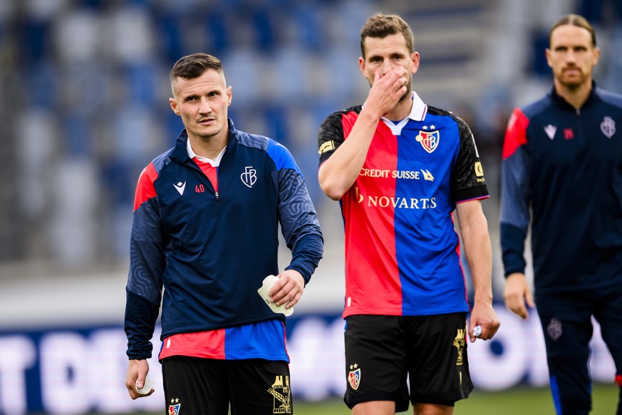 Deception du milieu balois Taulant Xhaka, gauche, et du milieu balois Fabian Frei, droite, lors de la rencontre du championnat de football de Super League entre le FC Lausanne-Sport et le FC Basel 189 ...