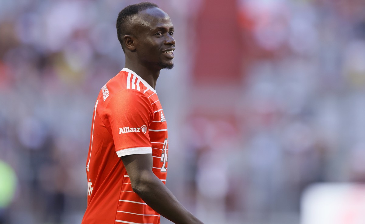 epa10074492 Munich's Sadio Mane during a team training session in Munich, Germany, 16 July 2022. EPA/RONALD WITTEK