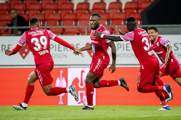 Joie des joueurs valaisans apres le deuxieme but, marque par Dimitri Cavare, centre, lors de la rencontre du championnat de football de Super League entre le FC Sion et le FC Lugano le samedi 28 aout  ...