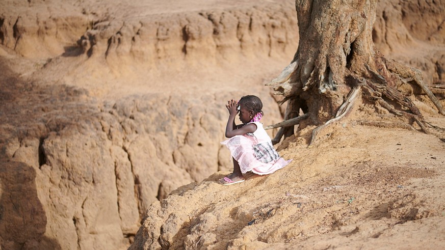 IMAGE DISTRIBUTED FOR CARITAS SCHWEIZ FOR EDITORIAL USE ONLY - Mali, Koulikoro Region, Erosion in der Naehe von Wegnia. Fuer Menschen in Entwicklungslaendern ist die Klimakrise bereits raue Wirklichke ...