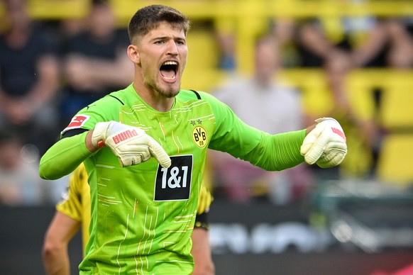 epa09413992 Dortmund&#039;s goalkeeper Gregor Kobel reacts during the German Bundesliga soccer match between Borussia Dortmund and Eintracht Frankfurt in Dortmund, Germany, 14 August 2021. EPA/SASCHA  ...