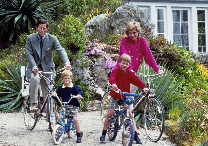 FILE - In this June 1, 1989 file photo, Britain&#039;s Prince Charles and Princess Diana and their sons, Princes William, right, and Harry begin a cycle ride around the island of Tresco, one of the Sc ...
