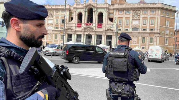 epa12052135 A handout photo made available by the Italian Carabinieri shows control and security measures by the Carabinieri ahead of Pope Francis' funeral, in Rome, Italy, 24 April 2025. Pope Fr ...