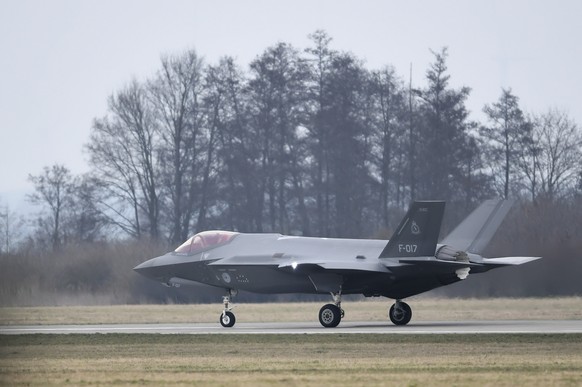 epa10468437 A Dutch Air Force F-35 fighter during Media Day at the 22nd Tactical Air Base in Malbork, Poland, 15 February 2023. Within the framework of this event, flights of pilots from the Malbork u ...